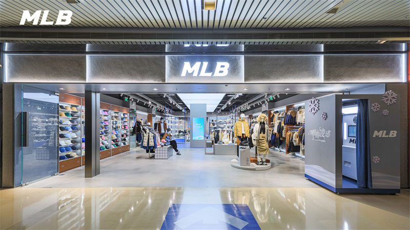 MLB品牌羽绒系列上新，品牌大使张凌赫现身「MLB超搭灵感日」